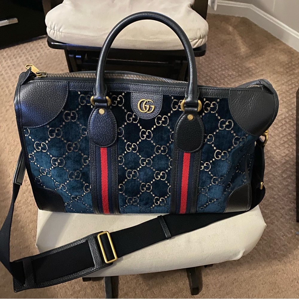 GG velvet Gucci bag. Used twice. Excellent condition. Comes with dust bag.
